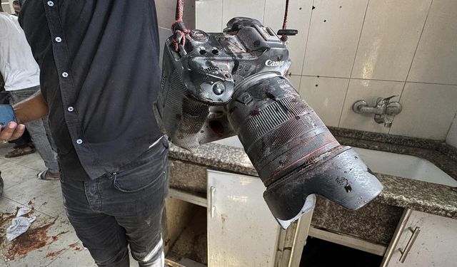 Soykırımcı İsrail hastaneye saldırdı: 5'i gazeteci en az 15 kişi öldü