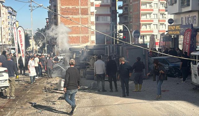 Malatya'da freni arızalanan kamyon 15 araca çarptı