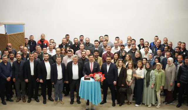 Yenişehir Belediyesi’nde bayramlaşmada duygusal sürpriz