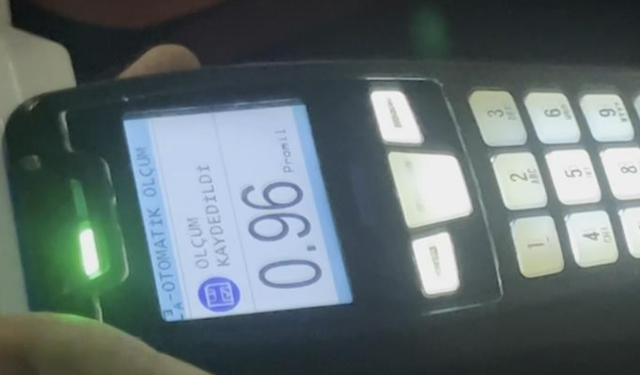 Polis alkolmetre uzattı… “Alo kanka, acil durum” dedi