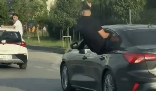 Bursa’da pes dedirten düğün konvoyu! Canlarını hiçe sayıp trafikte şov yaptılar