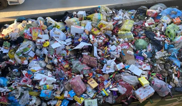 Bursa’da mide bulandıran görüntü! Tarihi geçmiş ürünler depoda yakalandı