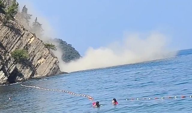 Bursa'da Yamaçtan Kopan Kayalar Denize Düştü