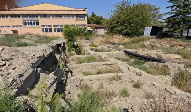 1926’da açılmıştı! Bursa’daki tarihi okulda yıkım gündeme geldi
