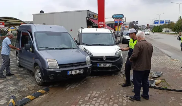Bursa’da otomobil kontrolden çıktı! 3 araca çarptı