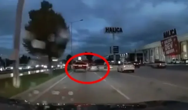 Bursa’da trafikte tansiyon yükseldi! Yol verme tartışması kamerada