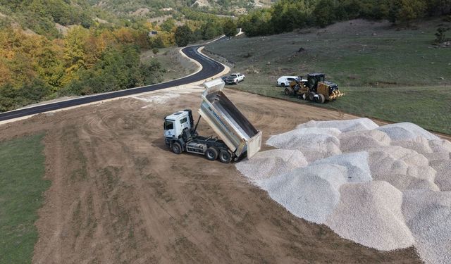 Osmangazi’de 10 kilometrelik yol hamlesi! Dar yollar genişletildi