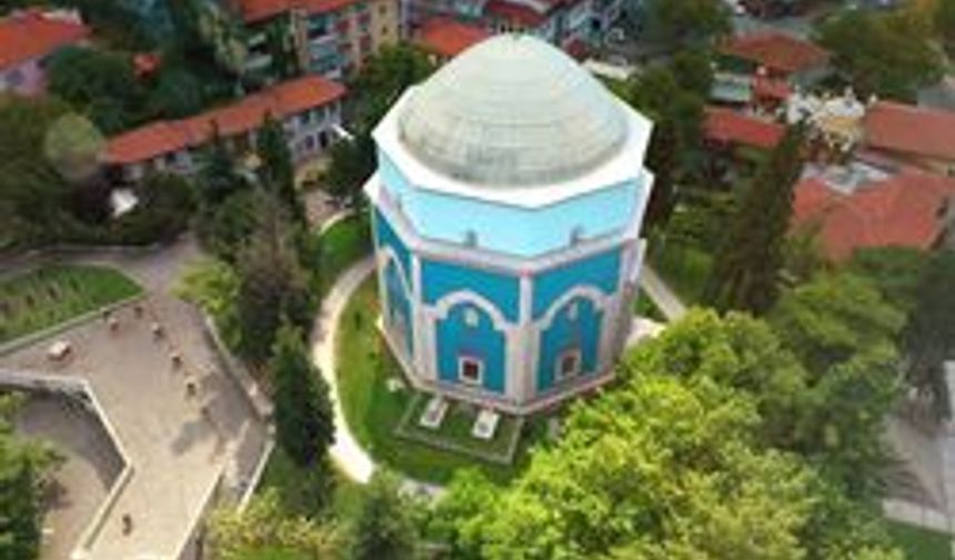 Bursa’nın Manevi Tacı: Yeşil Türbe Ziyaretçi Akınına Uğruyor