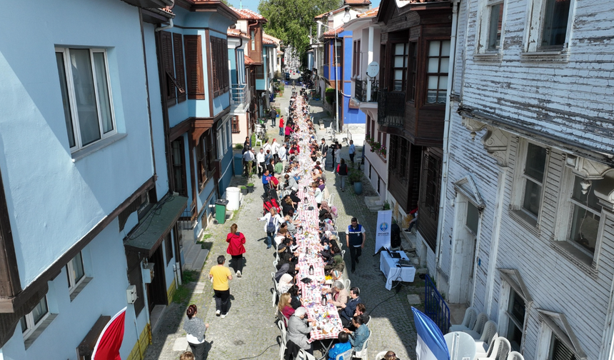 Mudanya’da Anneler Günü: Sofrada sevgi, meydanda emek