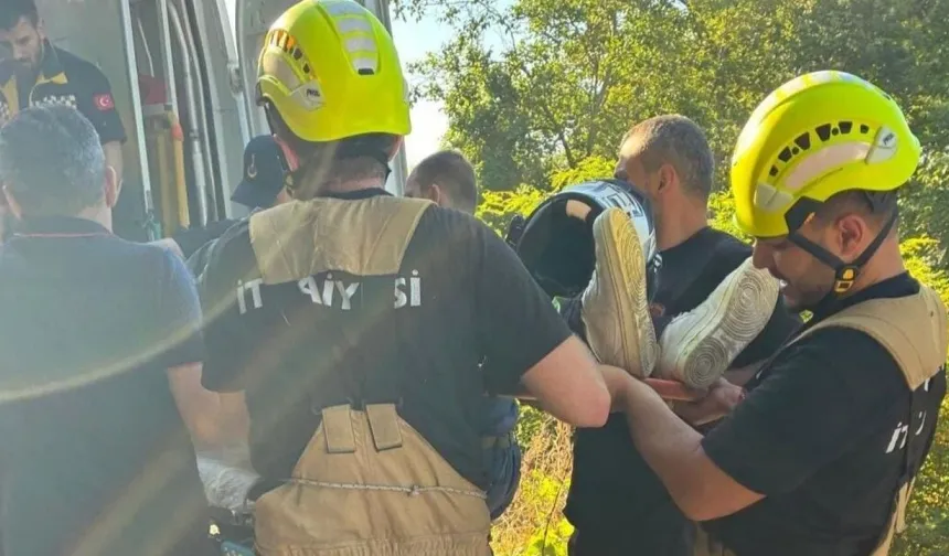 Şarampole yuvarlanan motosikletin sürücüsü yaralandı