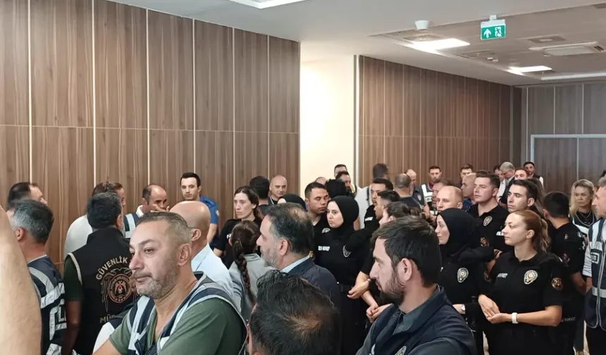 Mustafa Bozbey’in yargılandığı davanın öncesinde adliyede tansiyon yükseldi!
