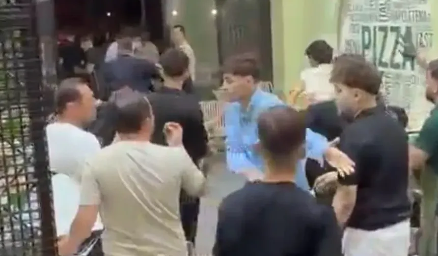 Bursa'da Pizza Dükkanında İki Grup Birbirine Girdi