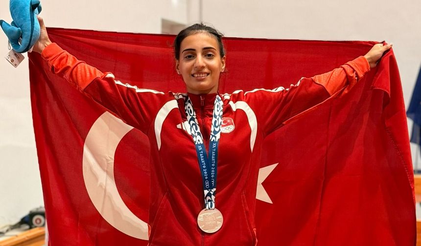 Bursa’nın Mine Türker gururu: Akdeniz Oyunları’nda gümüş madalya