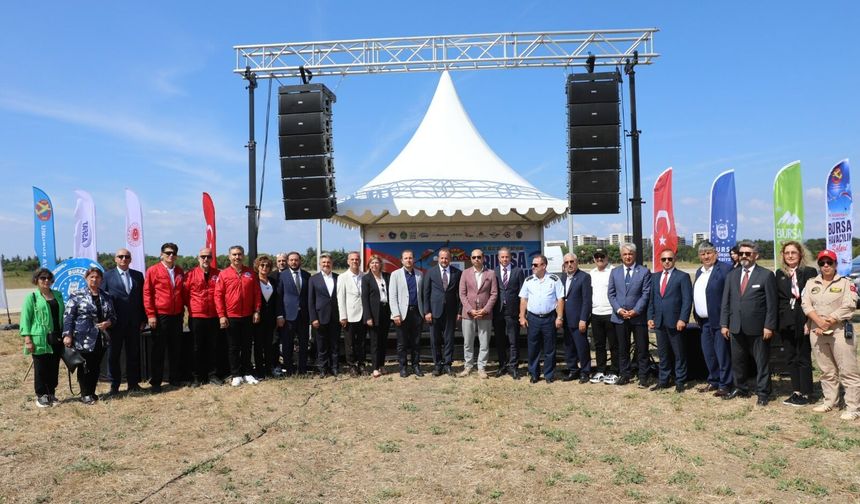 Bursa'da 30 Ağustos coşkusu gökyüzüne taşındı