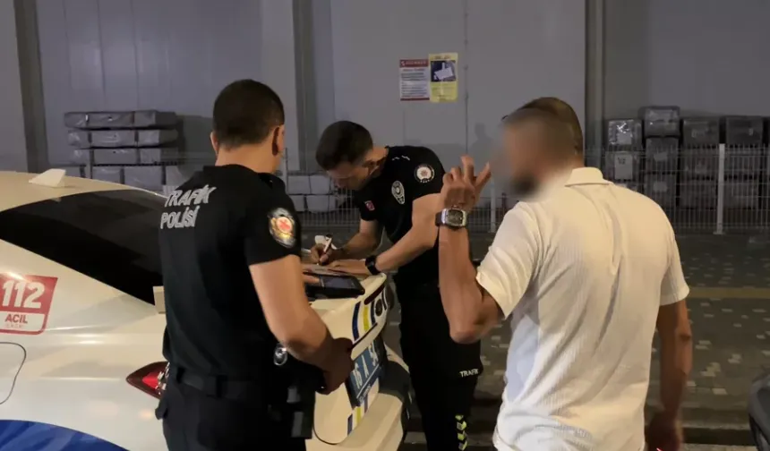 2.46 promil alkollü sürücü polise ve gazeteciye zor anlar yaşattı