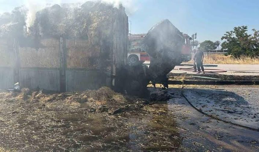 Bursa'da kamyonetteki samanlar alev aldı, şoförün çabaları yetersiz kaldı