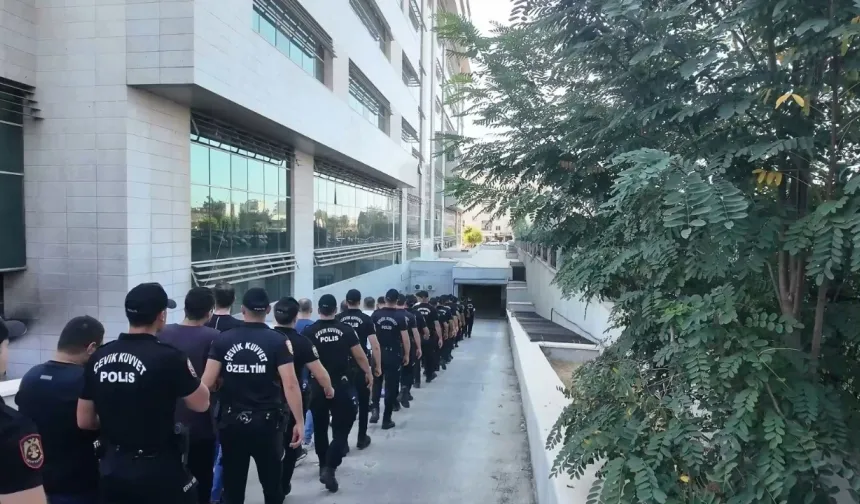 Bursa'da 323 milyonluk yasa dışı bahis şebekesine baskın yapıldı