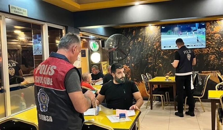 İnegöl'de 200 polis gece sokaktaydı