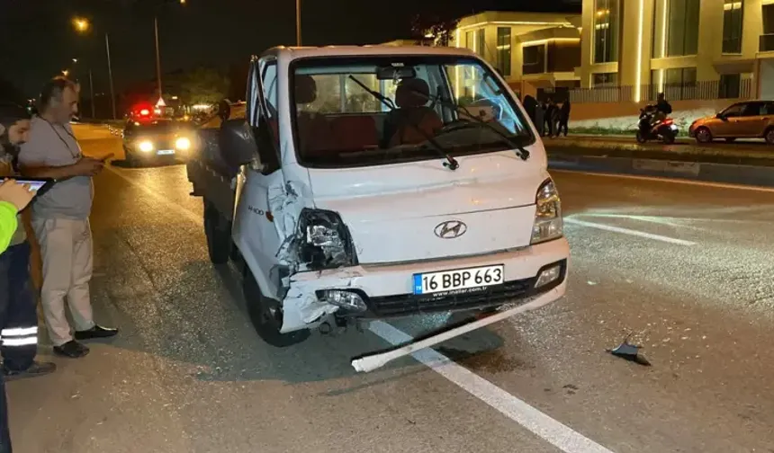 İnegöl'de kamyonetle çarpışan otomobil takla attı