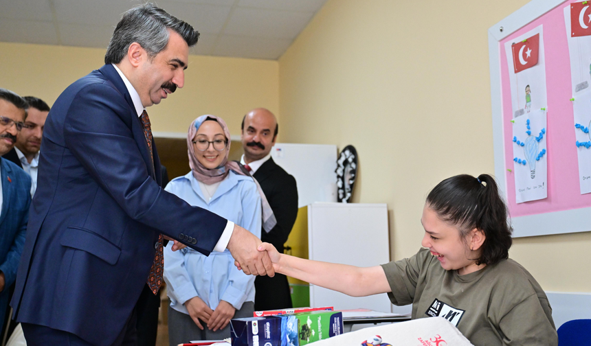 Başkan Oktay Yılmaz, özel öğrencilerin ilk gün heyecanını paylaştı