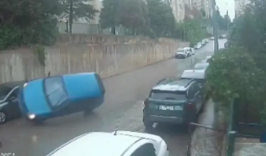 Bursa’da kontrolden çıkan otomobil park halindeki araçlara çarptı!