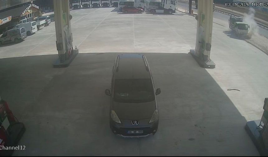 Nilüfer'de kontrolden çıkan kamyonet benzinliğe uçtu