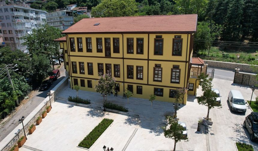 Alev Alatlı Şehir Düşünce ve Sanat Merkezi Bursa'nın kültür hafızası oldu