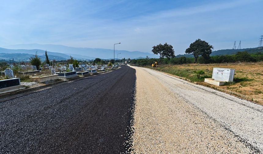 Bursa’da mezarlık yolları yenilendi!