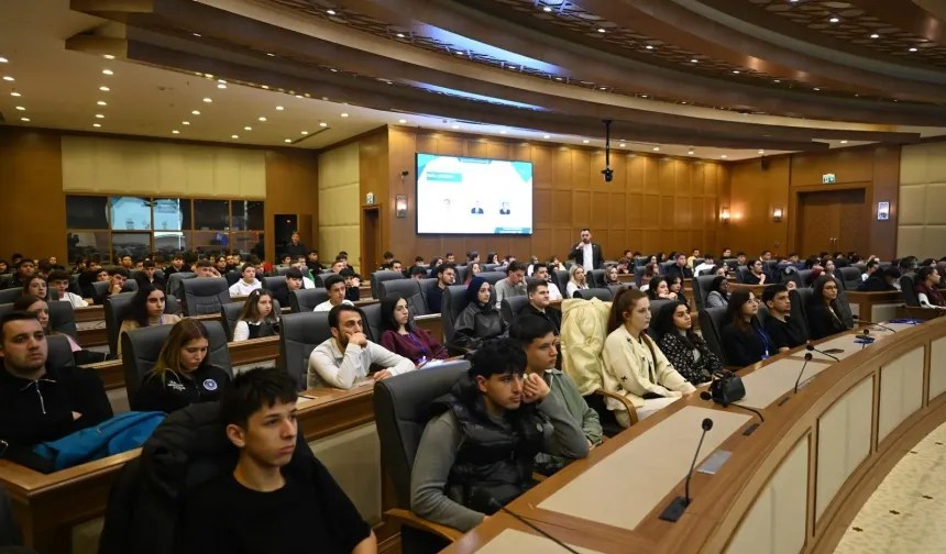Bursa’da stajyer öğrencilere iş hayatının püf noktaları anlatıldı
