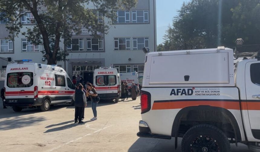 Bursa’daki ortaokulda panik! AFAD ve itfaiye ekipleri harekete geçti