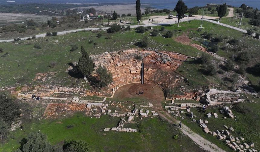Bursa’daki antik tiyatroda mezar bulundu: Arkeologlar bu sorunun yanıtını arıyor