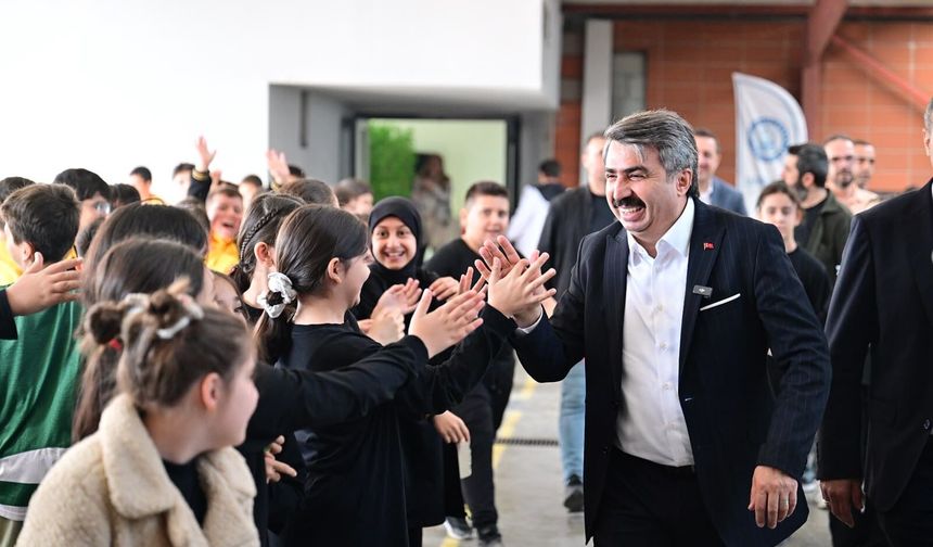 Oktay Yılmaz’dan okul ziyareti!